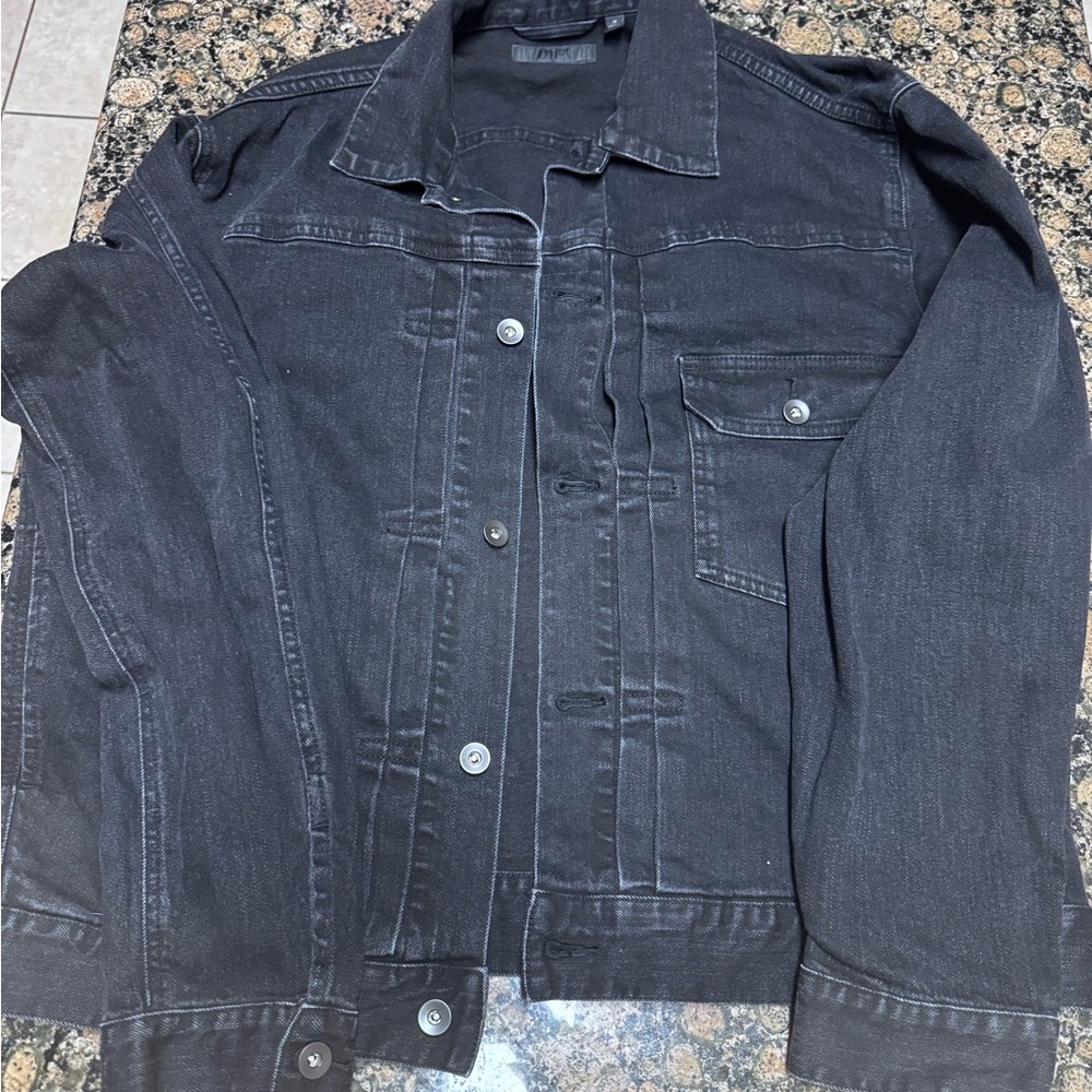 Uniqlo Men's Black Denim Jacket